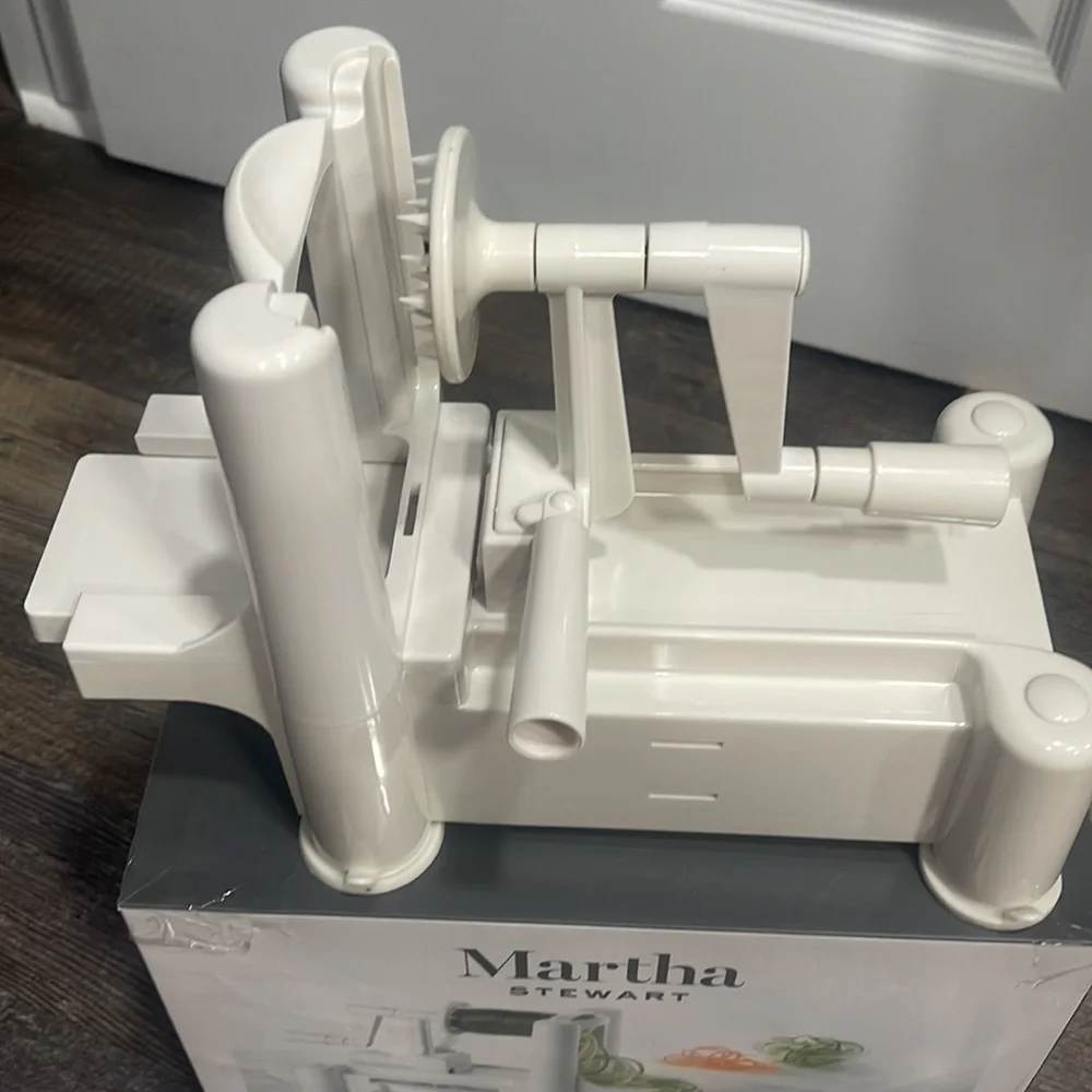 Marta Steward table spiralizer